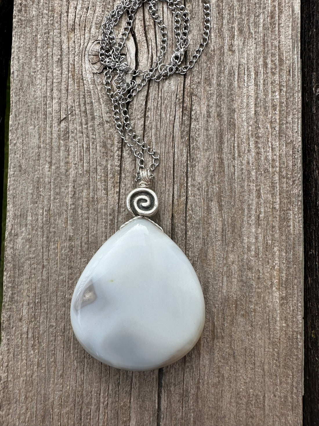 Druzy Agate Necklace for Grounding, Balance and Harmony. Swirl to Signify Consciousness. 20 inch Chain Included.