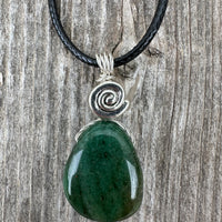 Fuchsite for Knowledge, New Patterns and Releasing Martyrdom. Swirl to Signify Consciousness.
