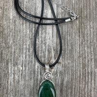 Fuchsite for Knowledge, New Patterns and Releasing Martyrdom. Swirl to Signify Consciousness.