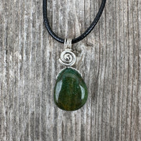 Fuchsite for Knowledge, New Patterns and Releasing Martyrdom. Swirl to Signify Consciousness.