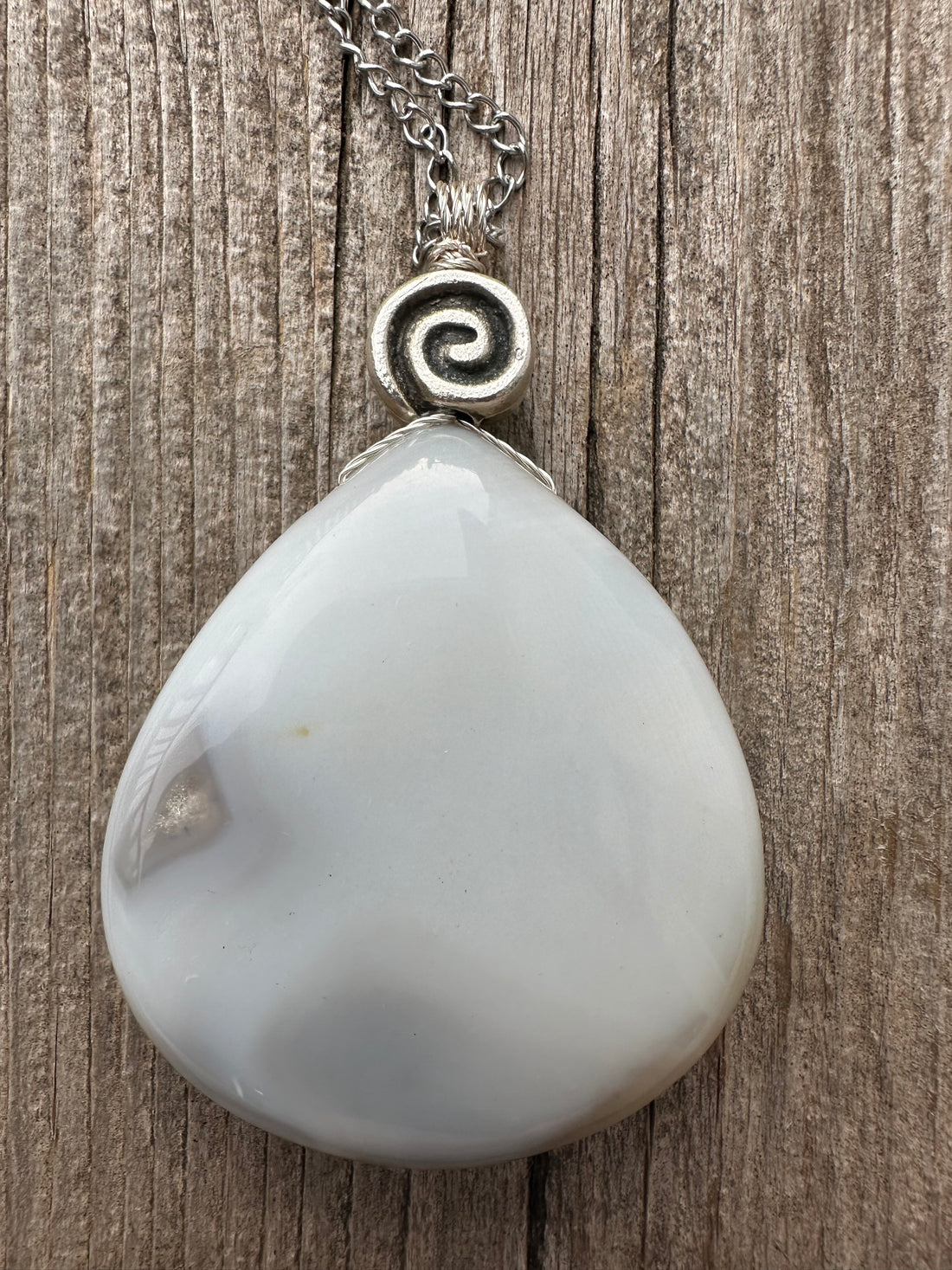Druzy Agate Necklace for Grounding, Balance and Harmony. Swirl to Signify Consciousness. 20 inch Chain Included.
