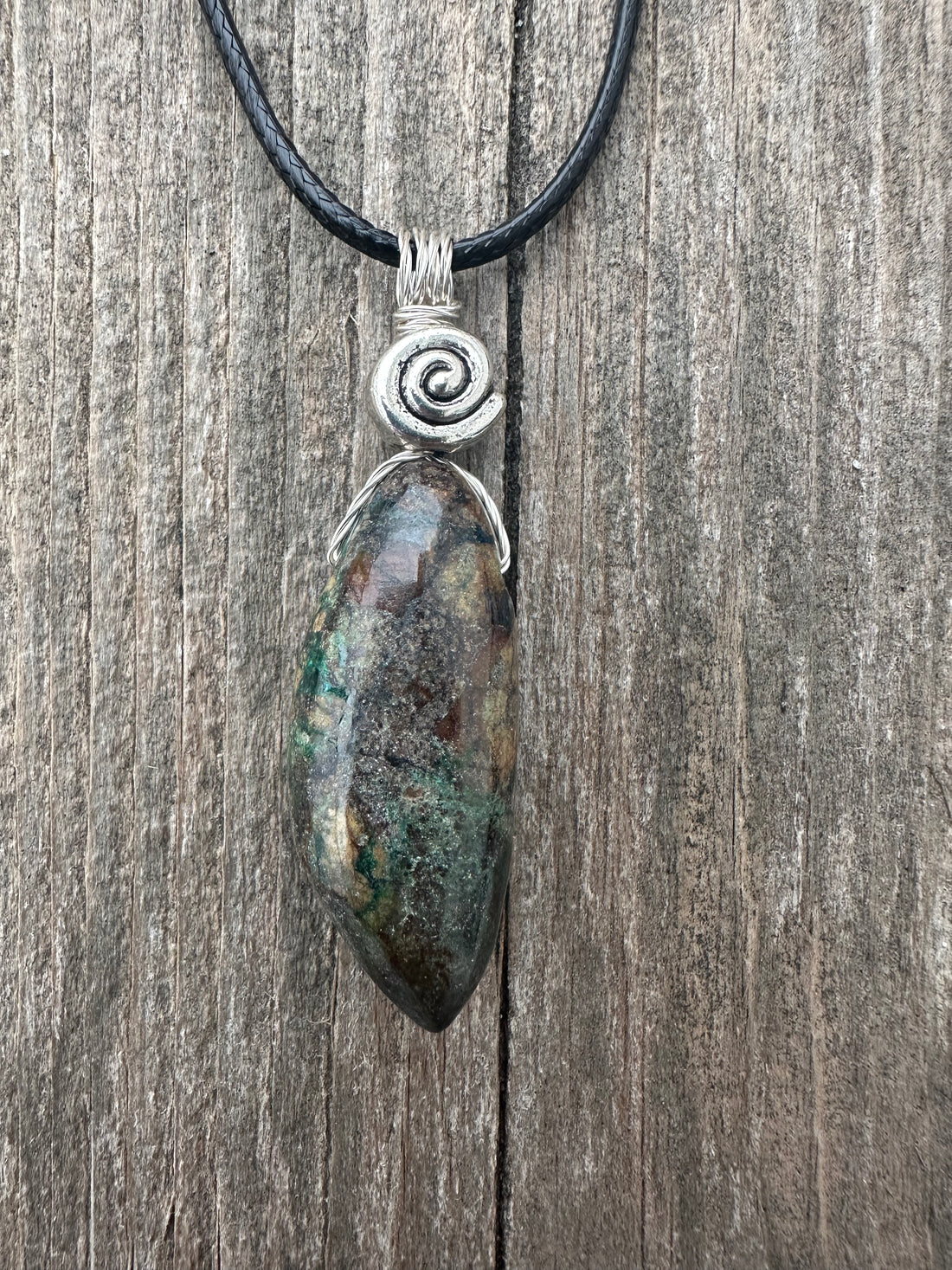 Azurite with Malachite for Higher Consciousness, Grounding and Amplifying Energy. Swirl to Signify Consciousness.