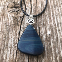 Sieber Agate for Strength, Confidence and Protection. Swirl to Signify Consciousness.