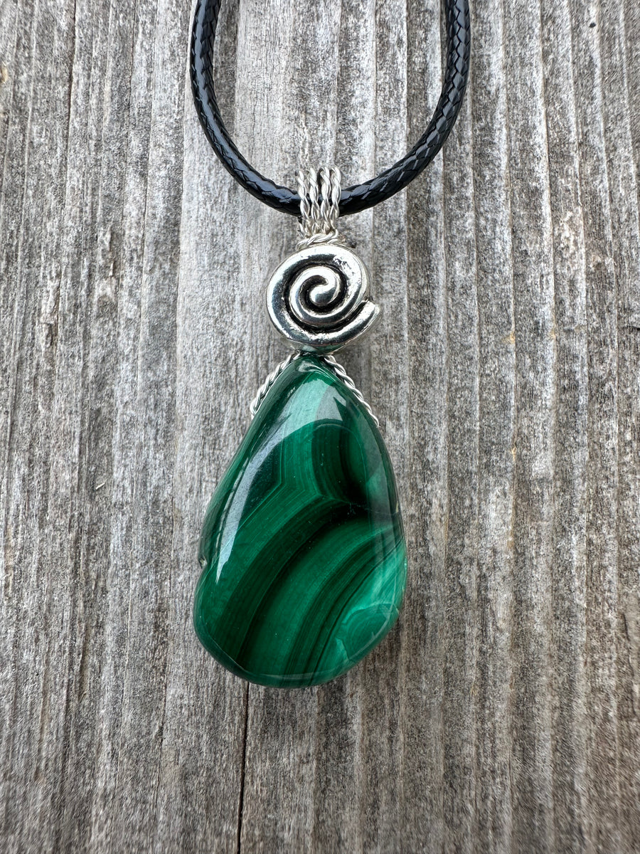 Malachite Necklace for Positivity, Psychic Growth and Amplifying Energy.