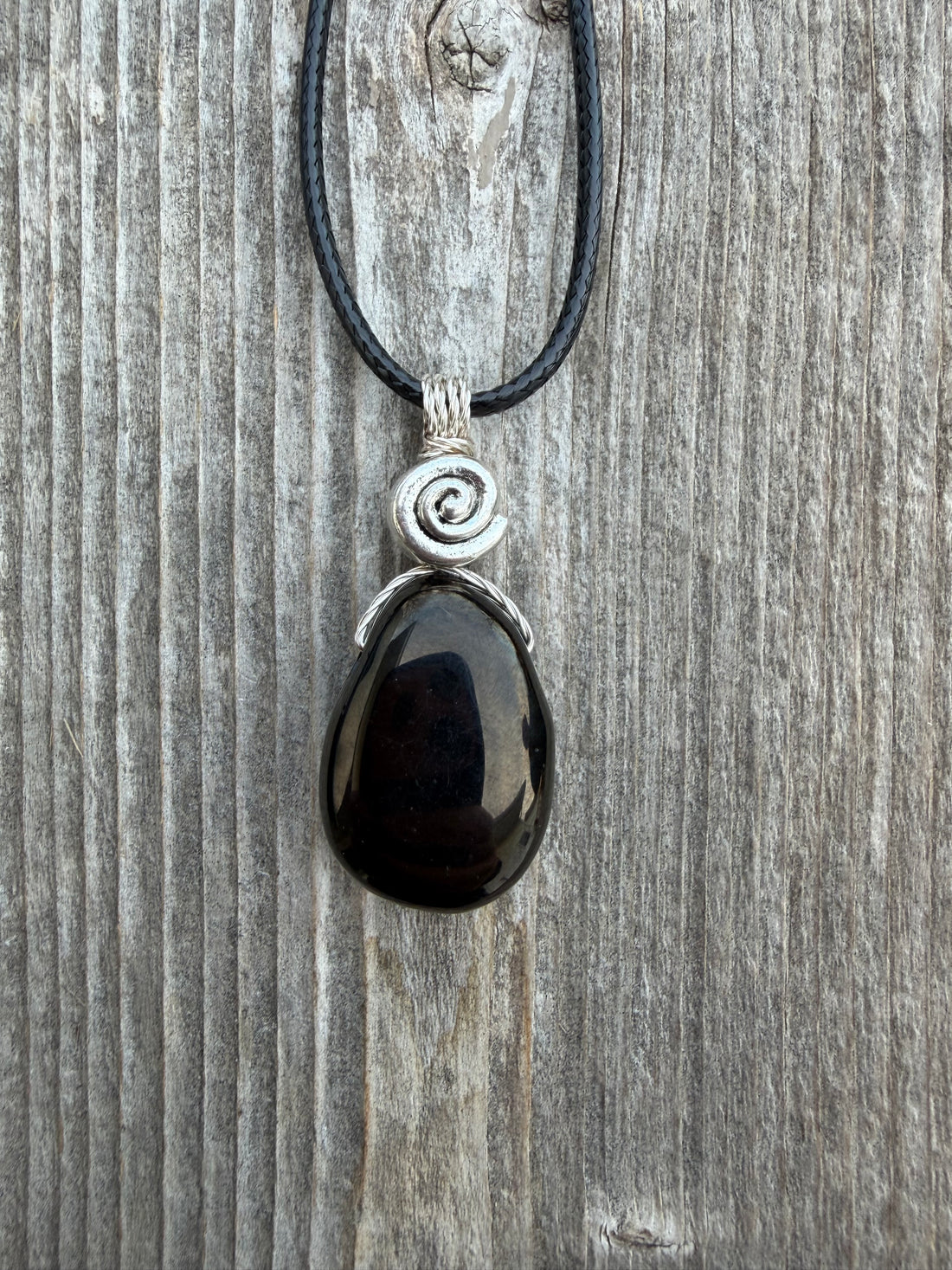 Jet Necklace to Awaken Kundalini Energies