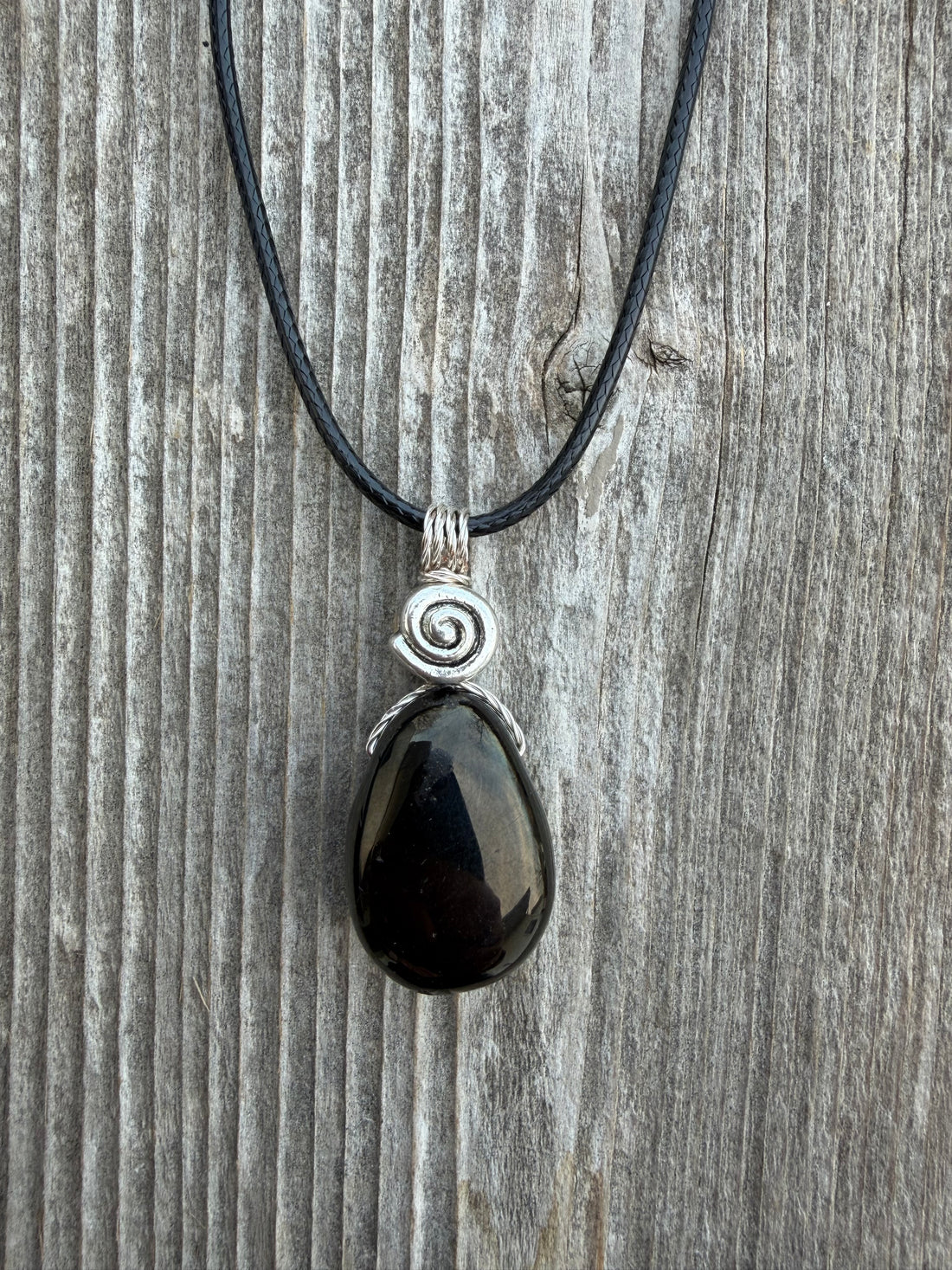 Jet Necklace to Awaken Kundalini Energies