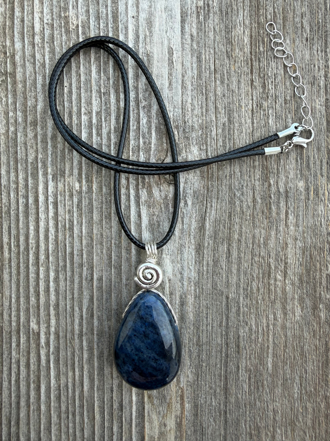 Dumortierite Pendant for Bringing Synchronization to Further Your Dreams.