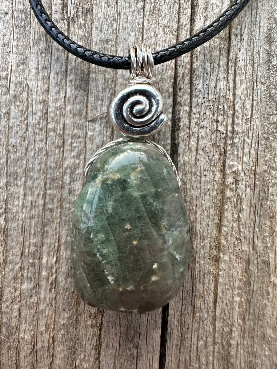 Diopside for Enlightenment and Connection to Gaia and Heart Chakra