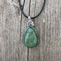 Fuchsite for Knowledge, New Patterns and Releasing Martyrdom. Swirl to Signify Consciousness.