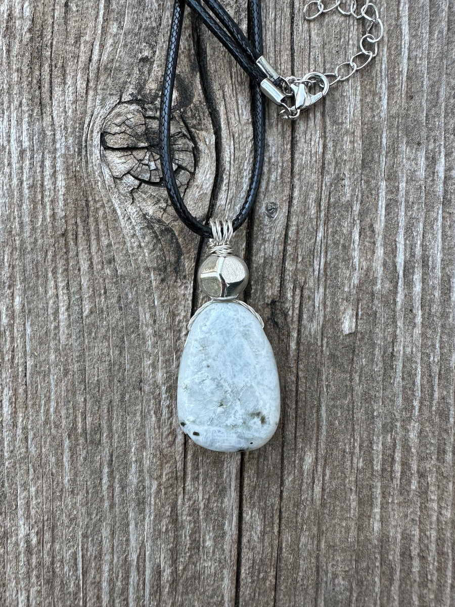 Rainbow Moonstone for New Beginnings, Intuition and Protection.