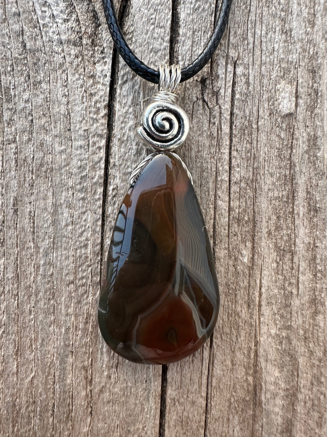 Condor Agate for Abundance, Positivity and Grounding. Signify Consciousness.