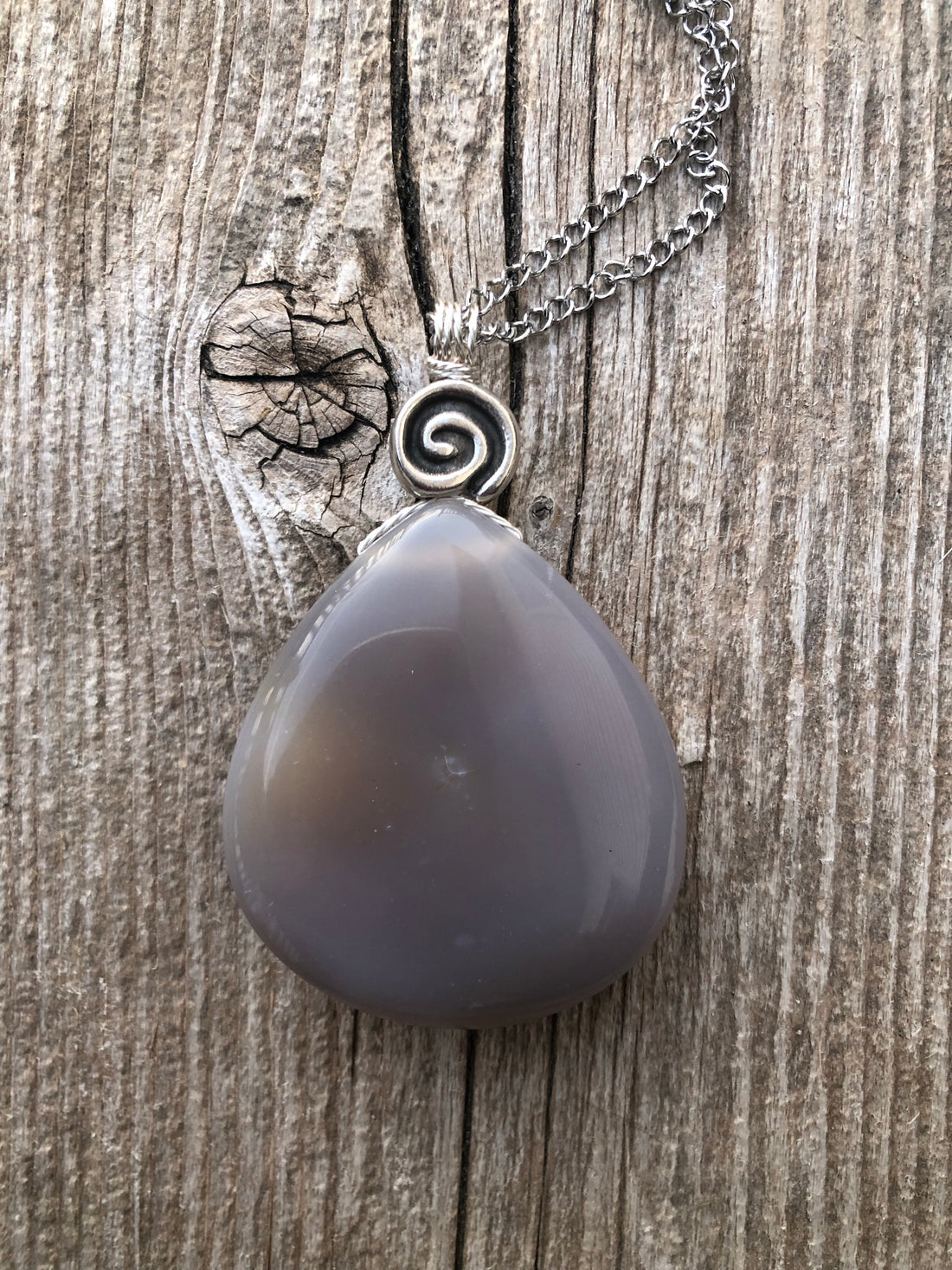 Druzy Agate Necklace for Grounding, Balance and Harmony. Swirl to Signify Consciousness. 20 inch Chain Included.