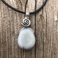 Botswana Agate for Energizing the Auric Field and Bringing Solutions. Swirl to Signify Consciousness.